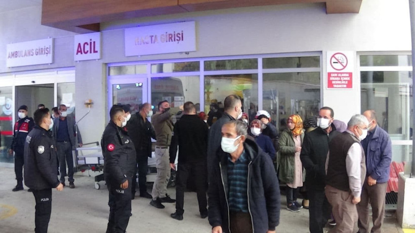 Tokat'ta kamyonet ile minibüs çarpıştı! 2 kişi öldü, 11 kişi yaralandı - Resim: 3