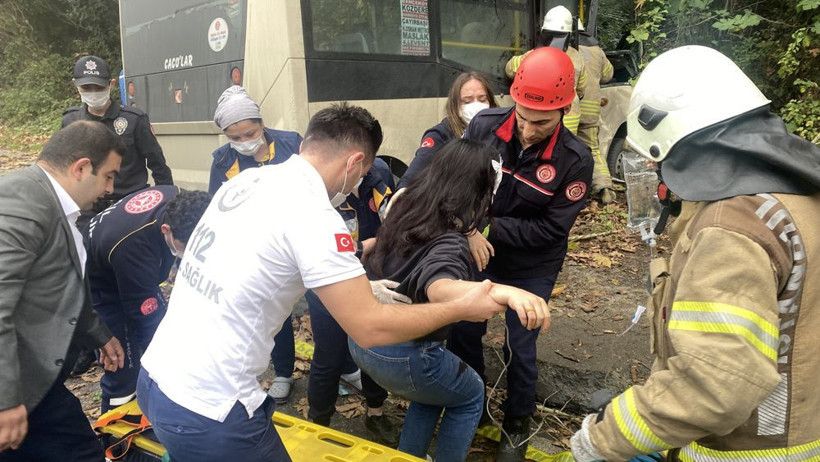 İstanbul'da minibüs kazası! Can pazarı yaşandı: Ölü ve yaralılar var - Resim: 1