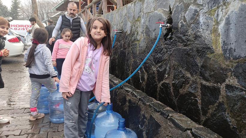 Bayide 16 TL, burada 2 TL! Almak için kilometrelerce kuyruk bekliyorlar - Resim: 2