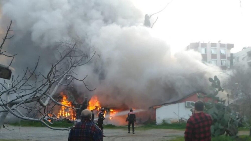 Antalya'da TV izlerken çocuklar bir anda bağırdı! Faciadan dönüldü: Alev topuna döndü - Resim: 1