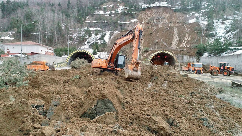 Bolu Dağı Tüneli'nde heyalan kabusu! Dün geceden bu yana tünel kanalı Bolu Dağı Tüneli ne zaman açılacak? - Resim: 1
