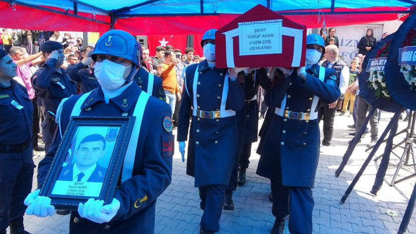 Gözyaşları sel oldu! Şehit Uzman Çavuş Yusuf Avan son yolculuğuna uğurlandı - Resim: 3