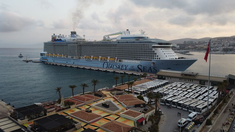 Türkiye'ye bir dev geldi! 4 bin 281 yolcusu var içinde yok yok - Resim: 1