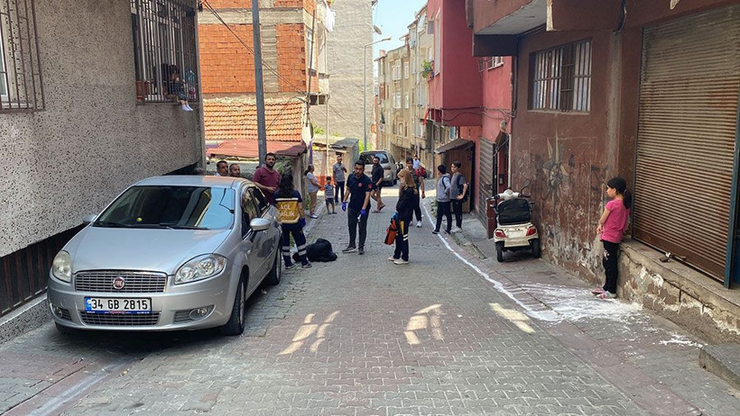 İstanbul’da akıl almaz olay! Hırsız kaçtığı çatıdan çocuğun üstüne düştü - Resim: 1