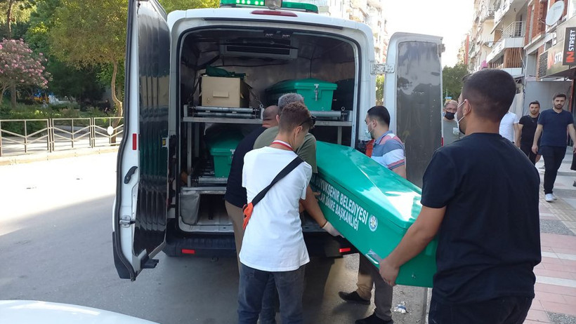 Haber alınamıyordu! Ekipler yangın merdiveni ile evine girdi korkunç manzara... - Resim: 1