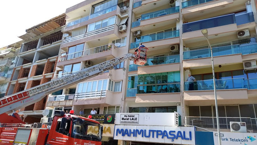 Haber alınamıyordu! Ekipler yangın merdiveni ile evine girdi korkunç manzara... - Resim: 2