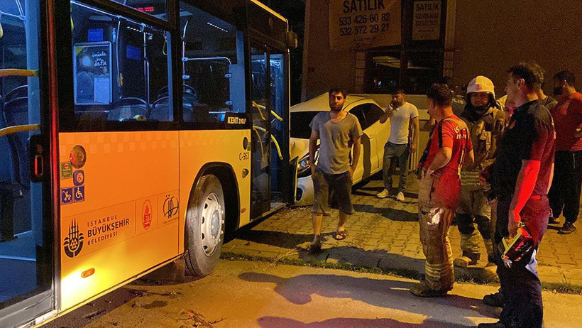 İstanbul'da ehliyetsiz görevlinin yıkamaya götürdüğü İETT otobüsü sokağa daldı! Faciadan dönüldü - Resim: 4