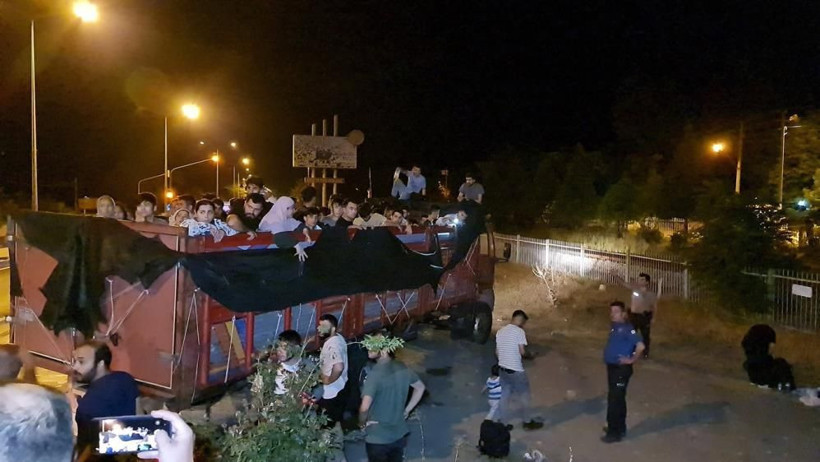 Afganistan'dan kaçan mülteciler hayvan nakil aracından çıktı polis şaşkına döndü - Resim: 1