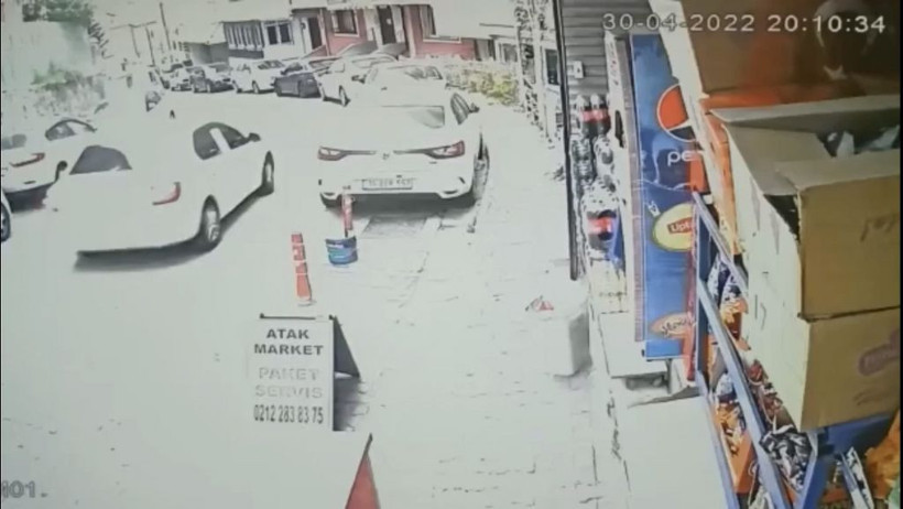 İstanbul'da dehşet! Hızlı araç kullandığı için uyarılınca baba ve oğluna silah çekti - Resim: 1