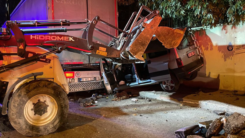 Yolda bırakılan asfalt parçaları felakete yol açtı! Yayaları da altına alıp sürükledi ağır yaralılar var - Resim: 1