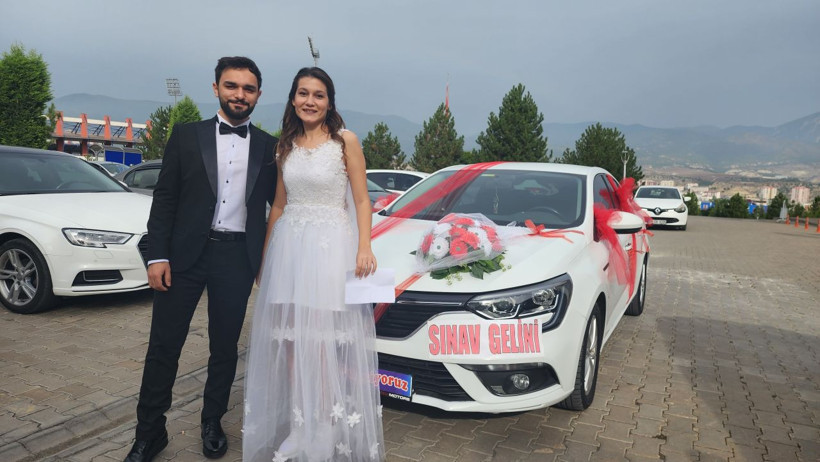 KPSS Öğretmenlik Sınavı'na gelinliğiyle girdi! Damat kapıdan alıp nikah masasına gittiler - Resim: 1