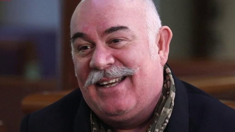 Güven Kıraç genç sevgilisini sokak ortasında öpmelere doyamadı! İhanet yüzünden... - Resim: 1