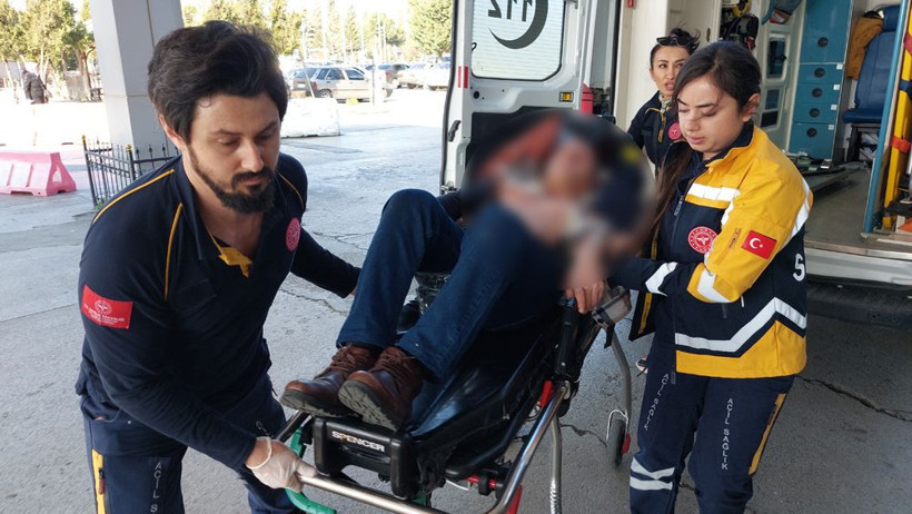 Samsun'da okulda dehşet! 17 yaşındaki genç annesini ve sevgilisini okul bahçesinde vurdu - Resim: 1