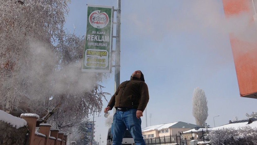 O şehirde hayat felç oldu! Havaya serpilen sıcak su bile dondu - Resim: 2