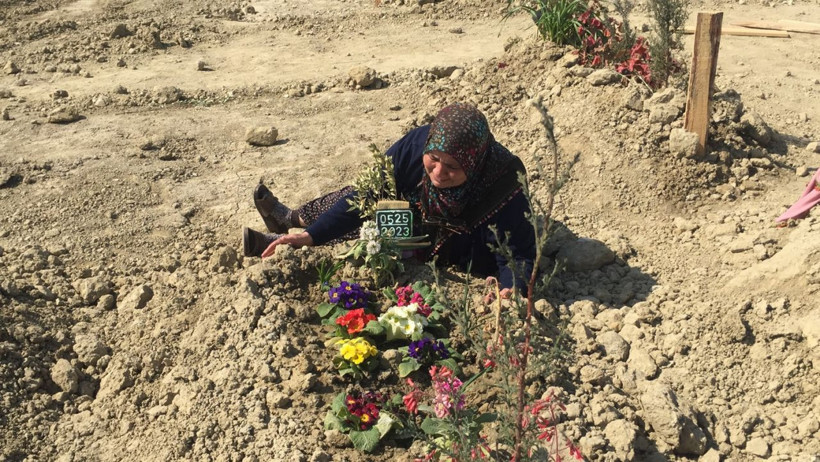 Çok büyük acı! Mezarlarına sarıldı sözleri kahretti - Resim: 1