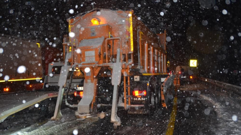 Antalya-Konya karayolunda yoğun kar yağışı: Ekipler harekete geçti - Resim: 1