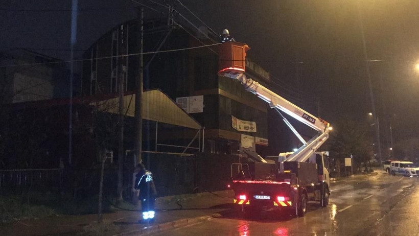 Elektrikler kesilince olanlar oldu! Deprem sanıp sokağa döküldüler: Gerçek çok geçmeden ortaya çıktı! - Resim: 2