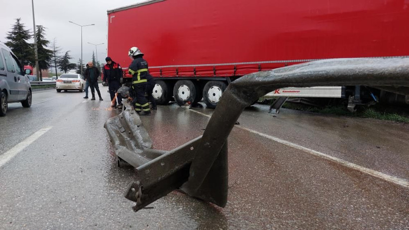 Samsun'da feci kaza! Bariyeri parçaladı, motoru karşı şeride fırladı - Resim: 4