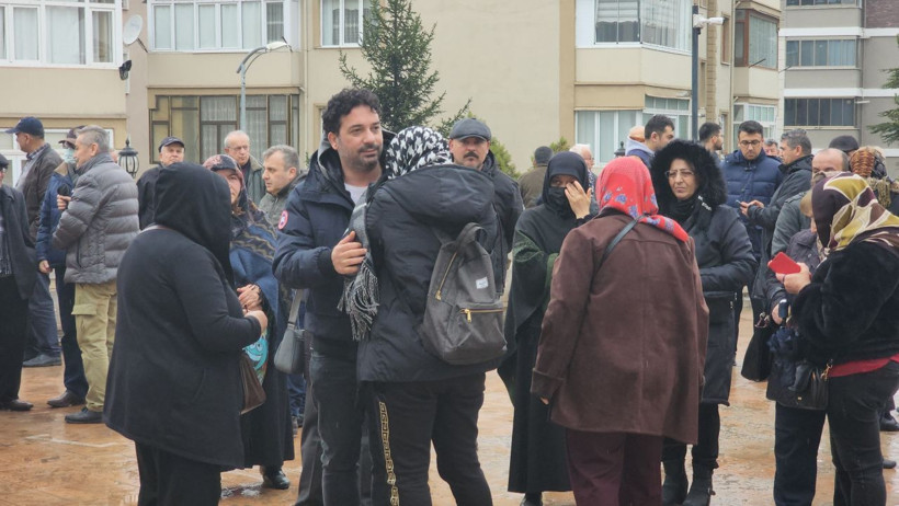 Ünlü sunucu Ezgi Sertel kahroldu cenaze töreninde tabuta sarılıp feryat etti: "Canım babam..." - Resim: 4