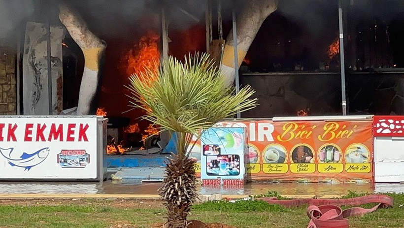 Deprem sonrasında da böyle oldu! İskenderun'da deniz taştı görüntüler korkuttu - Resim: 2