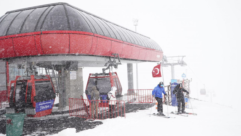 Erciyes'te ilkbahar bereketi. Nisan karı yüzleri güldürdü - Resim: 1