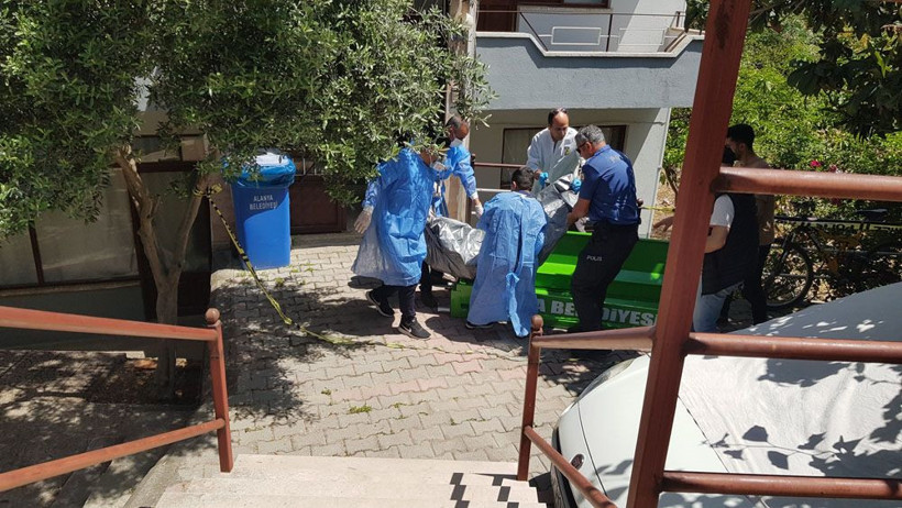Antalya'da vahşet! 2 gündür haber yoktu cesedi elbise dolabından çıktı şüpheli şoke etti her yerde aranıyor - Resim: 1