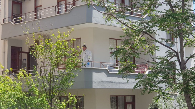 Antalya'da vahşet! 2 gündür haber yoktu cesedi elbise dolabından çıktı şüpheli şoke etti her yerde aranıyor - Resim: 2