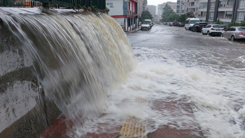 Sağanak yağış sonrası bu hale geldi! Samsun'da durum fena sular içinde kaldılar - Resim: 2