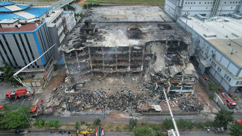 Başakşehir'de 3 gün boyunca yandı küle döndü! İşte o iş hanının son hali - Resim: 3