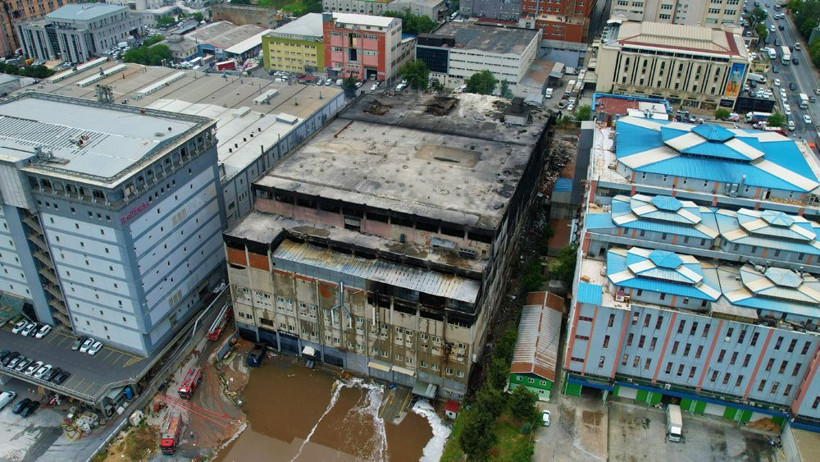 Başakşehir'de 3 gün boyunca yandı küle döndü! İşte o iş hanının son hali - Resim: 4