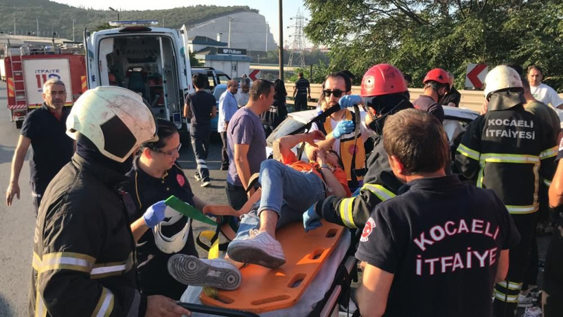 TEM'de korkunç kaza: Hız göstergesi 140'a takılı kalan otomobil dehşet saçtı! - Resim: 1