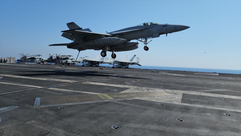 Selçuk Bayraktar ABD uçak gemisinde savaş uçaklarının iniş ve kalkışlarını inceledi - Resim: 3