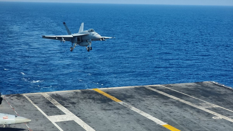 Selçuk Bayraktar ABD uçak gemisinde savaş uçaklarının iniş ve kalkışlarını inceledi - Resim: 4