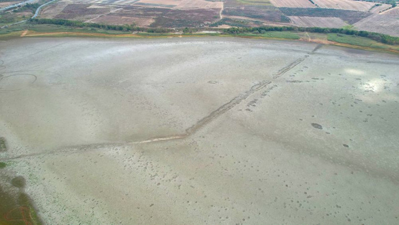 Durum çok kötü! Büyükçekmece Gölü'nde sular çekildi, 2.Dünya savaşından kalma beton siper çıktı - Resim: 1