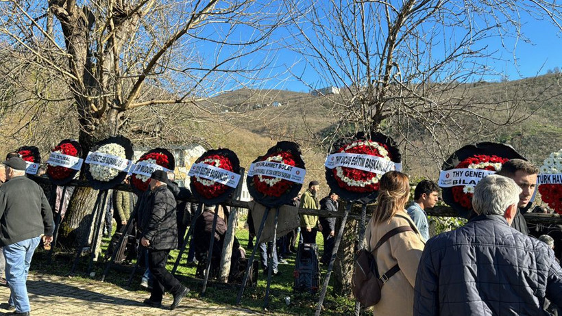 THY pilotu son yolcuğuna uğurlandı! Tabutunun üzerine üniformasını koydular - Resim: 1