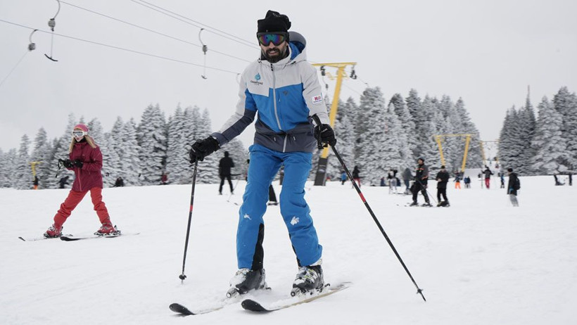 Uludağ'da izdiham! Adım atacak yer kalmadı, metrelerce kuyruk oluştu - Resim: 3