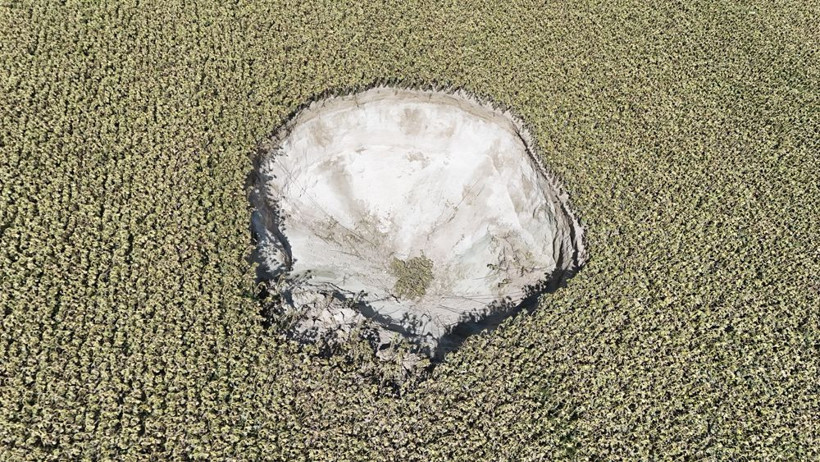 Konya'da tedirgin eden görüntü! 6 metre derinliğinde, 25 metre çapında... - Resim: 2
