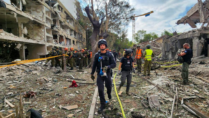 İran'dan İsrail’e füze saldırısı! Büyük yıkım var, görüntülere bakın - Resim: 1