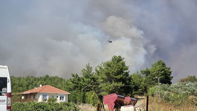 Çanakkale ve İzmir'de yangın çıktı! Tarım alanında başladı ormana sıçradı, dumandan göz gözü görmüyor - Resim: 4