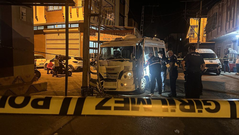 Adana'da dolmuş şoförüne kanlı pusu! Seyir halindeyken ateş açıldı - Resim: 1