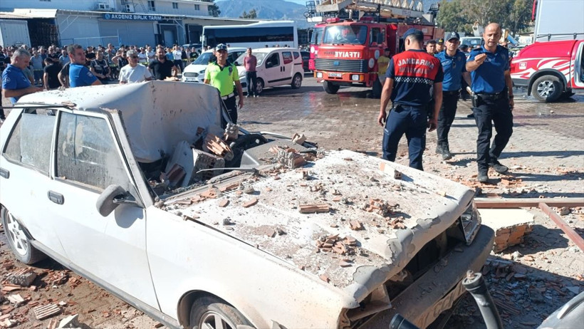 Antalya'da toptancı halinde patlama! Ölü ve yaralılar var - Resim: 1