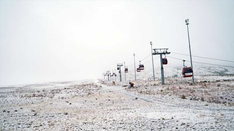 Kış turizminin merkezi! İç Anadolu'nun zirvesi Erciyes Dağı'na kar yağdı - Resim: 1