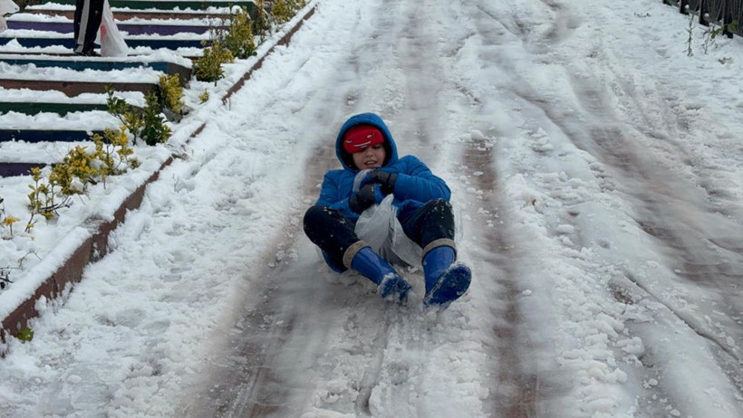 İstanbul'da kar yağışı ne kadar sürecek okullar tatil olacak mı? AKOM'dan uyarı geldi yarın sabaha kadar... - Resim: 1