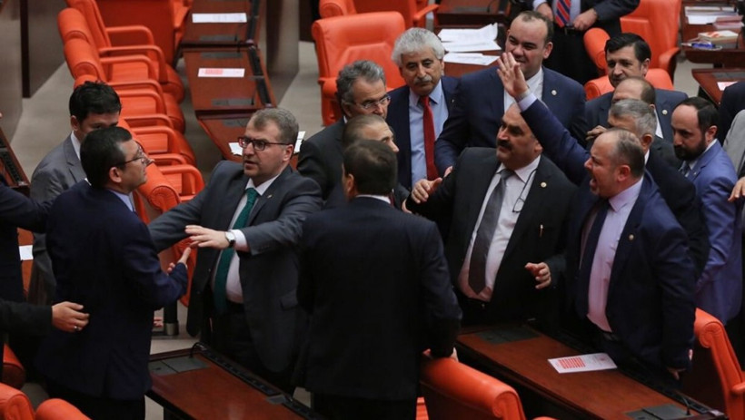 Meclis'de 'Bakan pazarlığı' kavgası - Resim: 4