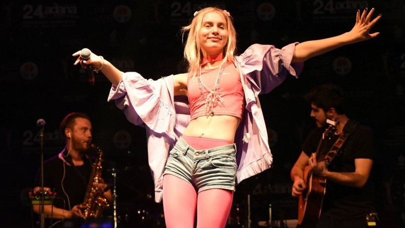 Aleyna Tilki ile sevgilisi öpüşürken yakalandı - Resim: 1