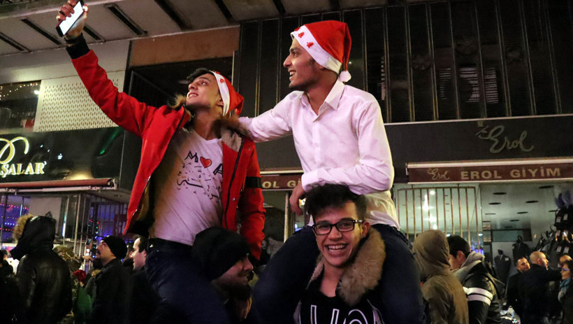 İstanbul Taksim'de yılbaşı çoşkusu! - Resim: 1