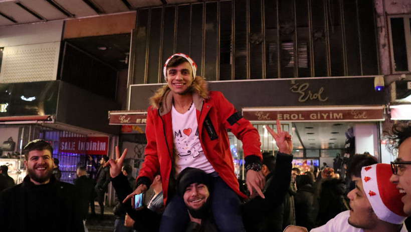 İstanbul Taksim'de yılbaşı çoşkusu! - Resim: 4