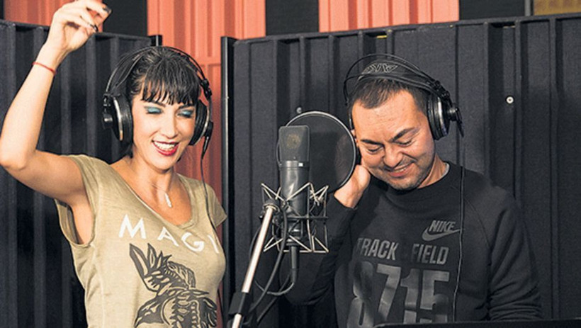 Hande Yener kumar masasında yakalandı kınadığı başına geldi - Resim: 1