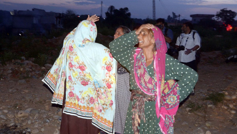 Pakistan'da uçak evlerin üzerine düştü! Dehşet görüntüler - Resim: 2