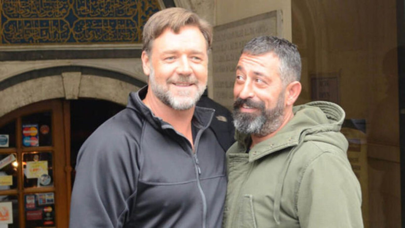 Cem Yılmaz'ı tebrik eden dünyaca ünlü Russell Crowe'a yanıt: Amcanın oğlu olsa yapmaz - Resim: 2